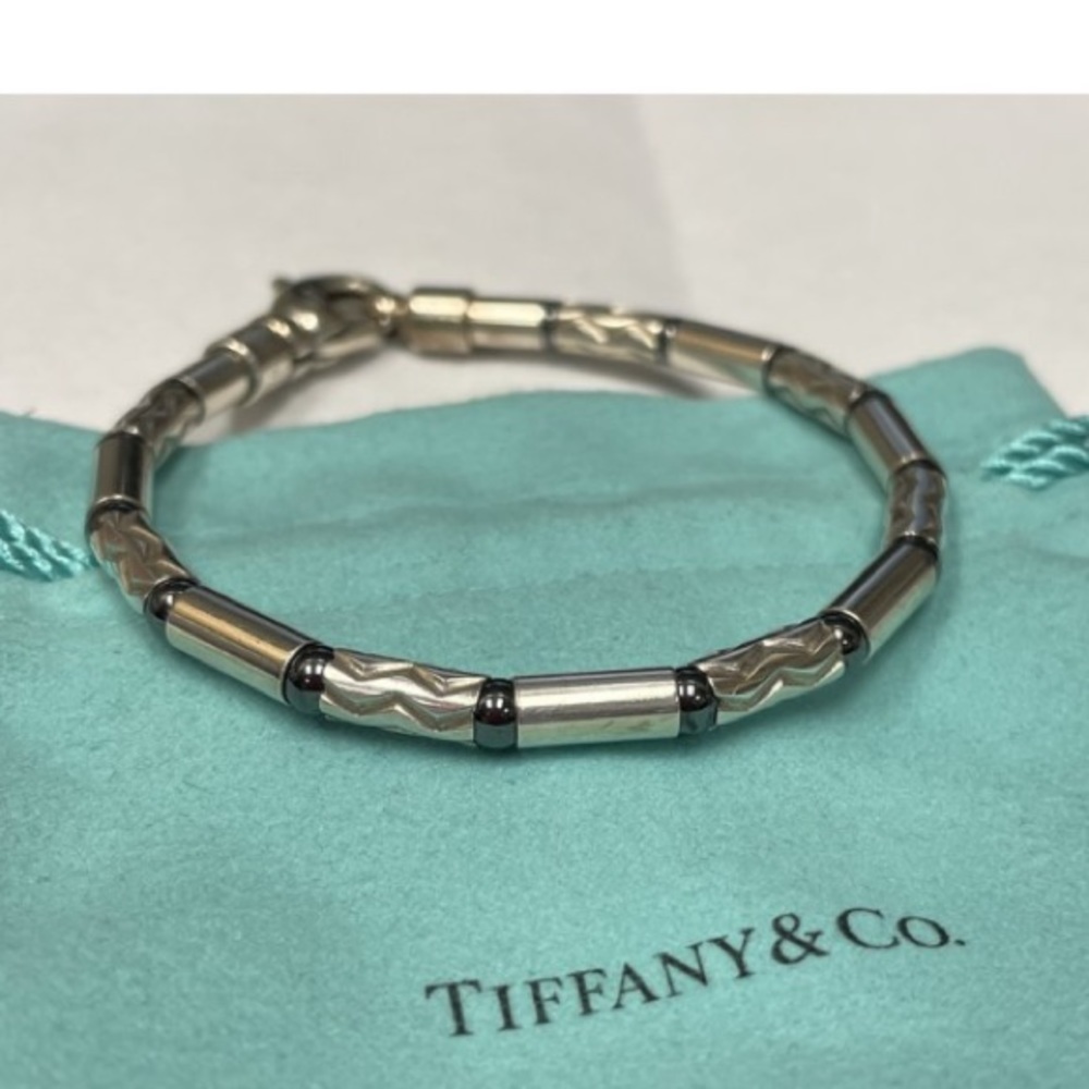 Tiffany RARE Hematite and Aztec carved sterling silver Bracelet (retired) - Picture 3 of 11